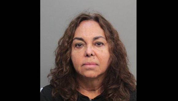 Ena Boulton (60) está bajo arresto tras dejar en coma a paciente por introducirle en los glúteos relleno sintético no aprobado. | Miami-Dad County Corrections & Rehabilitación.