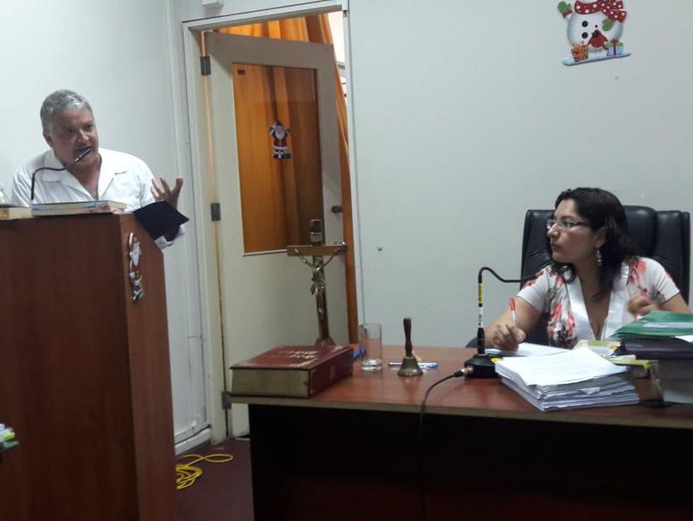 El periodista Pedro salinas asistió hoy a la audiencia por el juicio que le sigue por presunta difamación en Piura. (Foto: Johnny Obregón)