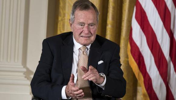 George H. W. Bush tiene 90 años. (AFP)