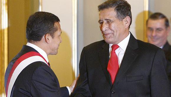 Humala dejó atrás su promesa de ‘limpiar’ las FFAA. (USI)