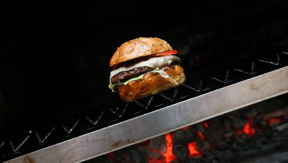 La hamburguesa Osso es uno de los productos más pedidos en el restaurante del chef Renzo Garibaldi (Renzo Salazar/Perú21).