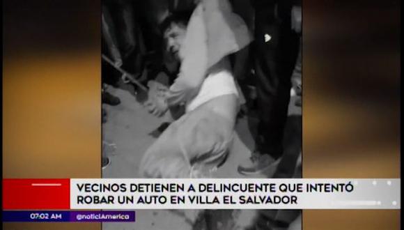 El sujeto intentó robar un vehículo con una llave improvisada pero fue descubierto por los vecinos de Villa El Salvador. (América Tv.)