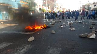 Siete heridos deja enfrentamiento entre obreros y policías en Arequipa [FOTOS]