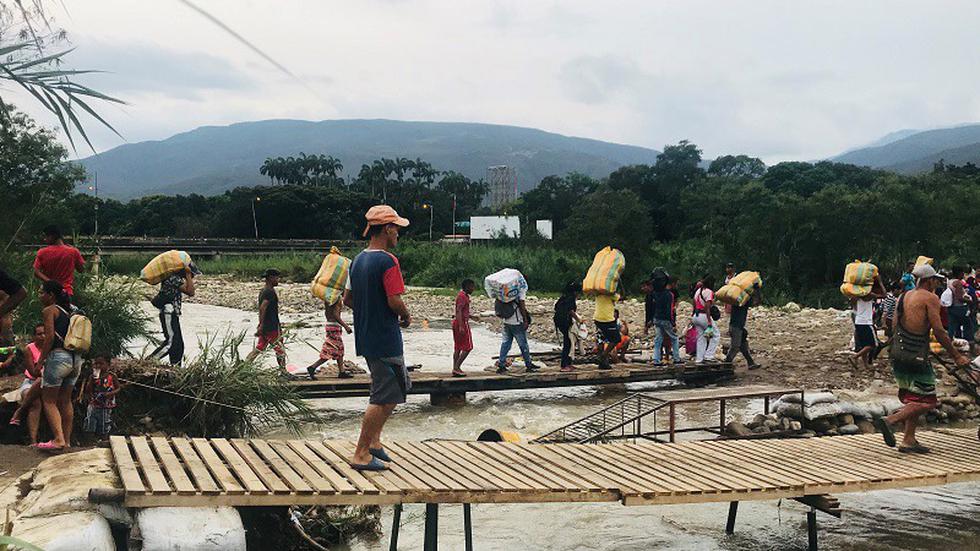 Cada día, 5000 venezolanos huyen de su país, mientras las fronteras de los países sudamericanos continúan relativamente abiertas. (Foto: Feline Freier)