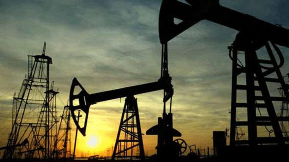 OPEP acordó reducir producción de petróleo y los precios subieron más de 5%. (USI)