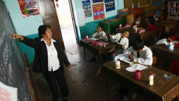Día Mundial del Docente: En el Perú, un maestro gana poco (Heiner Aparicio)