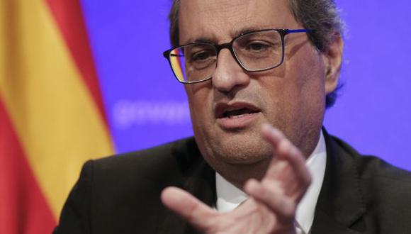 El presidente regional de Cataluña, Quim Torra, hace un gesto mientras realiza una conferencia de prensa con corresponsales extranjeros. (Foto: AFP)