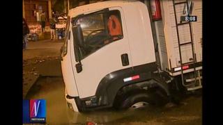Comas: Pista se 'tragó' a un camión que transportaba 5 toneladas de papa [Video]