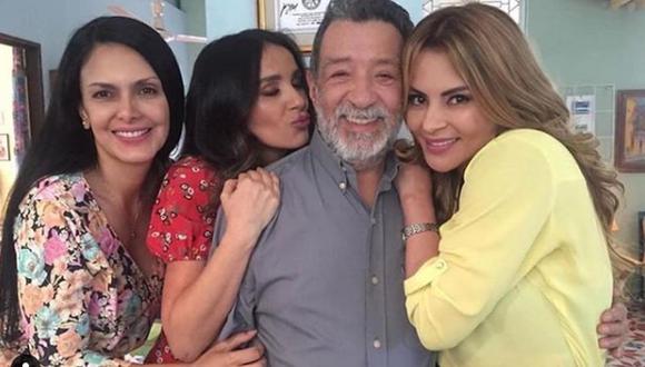 Alfonso Ortiz junto a Marcela Posada, Catherine y Estefanía Gómez. (Foto: Catherine Siachoque / Instagram)