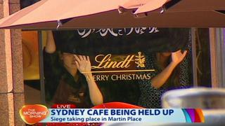 Australia: Hombre armado tiene de rehenes a varias personas en café de Sidney