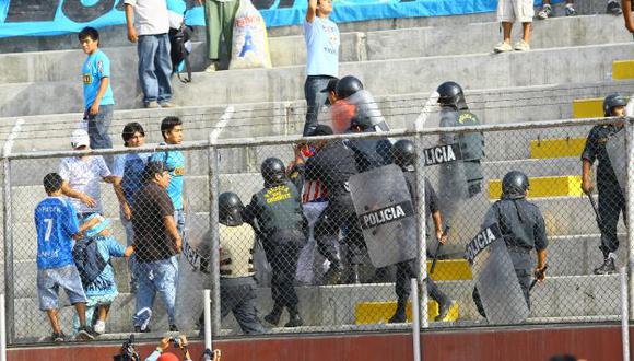 Ministerio Público aplicará Ley flagrancia a barristas que desaten la violencia en partidos de fútbol. (Perú21)