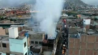 Bomberos controlan incendio en vivienda multifamiliar del Cercado de Lima