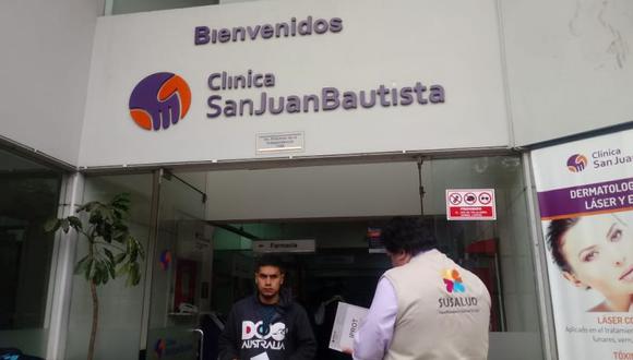 Personal de Susalud llegó hasta la clínica San Gabriel para recoger la versión de los médicos. (Difusión)