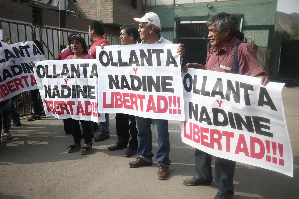 Simpatizantes aguardan ansiosos la salida de Ollanta Humala y Nadine Heredia. (Perú21)