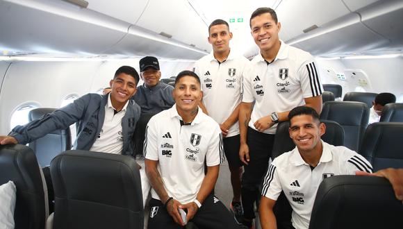Convocados de Perú en el vuelo charter. (Foto: FPF).