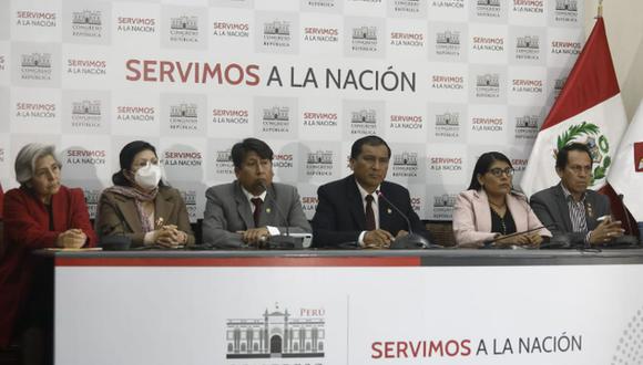La conferencia de prensa estuvo presidida por el vocero de Perú Libre, Flavio Cruz | Foto: César Campos/@photo.gec