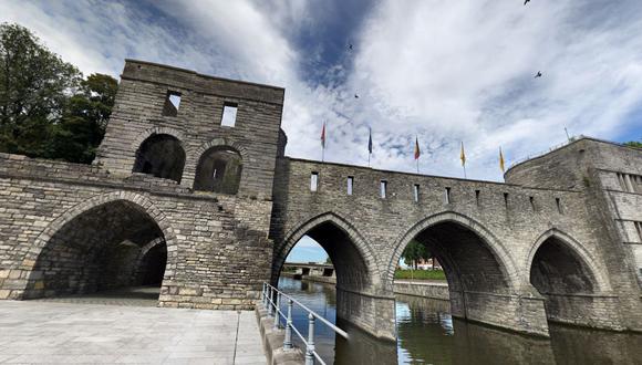 En 2007, la ciudad se planteó excavar otro canal para salvar su puente medieval, pero la idea fue aparcada por su alto coste. (Foto: Google Maps)
