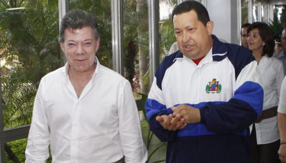 Santos llegó sobre el mediodía del miércoles para visitar a Chávez. (Reuters)