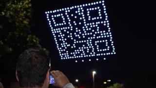 300 drones forman imagen de código QR en cielo nocturno de Dallas y el video vuelve viral