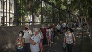 Grandes ciudades de Brasil se quedan sin vacuna para la segunda dosis