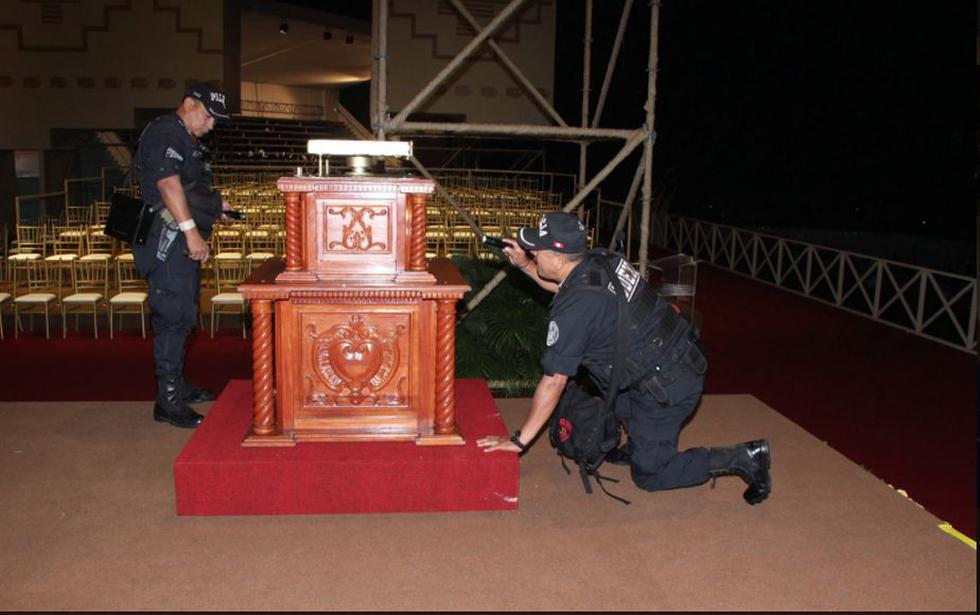 Papa Francisco en Trujillo: Policía inspecciona que el altar  esté libre de explosivos. (PNP)