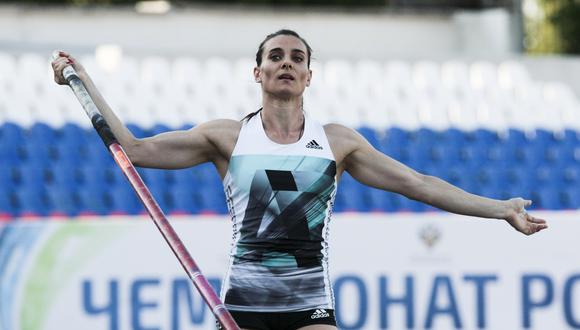 Atleta rusa Isinbayeva ahora plantea retirarse del atletismo. (AP)