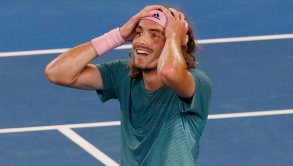 El griego Tsitsipas dio la sorpresa y eliminó a Federer del Australian Open. (Foto: AFP)