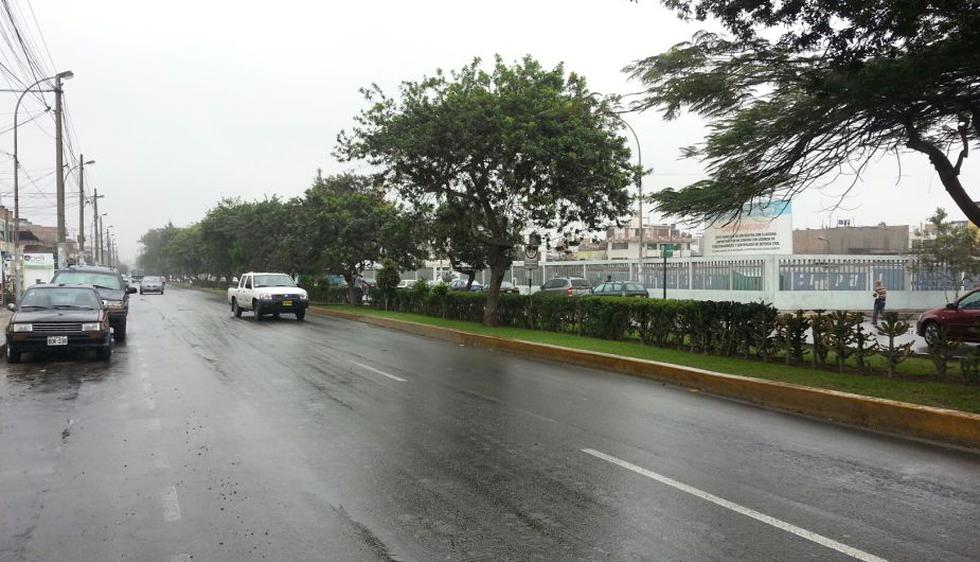 Perú21 comprobó en el sector de Santa Patricia y la avenida Javier Prado, en el distrito de La Molina, que la lluvia era un poco más intensa. (Perú21)