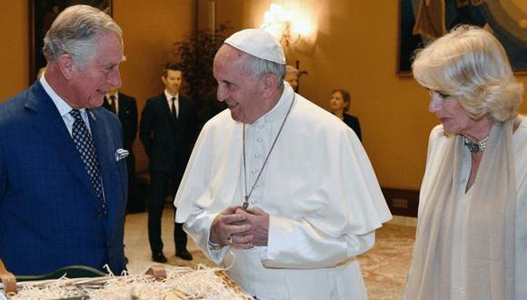 Papa Francisco recibe visita de príncipe Carlos (EFE)