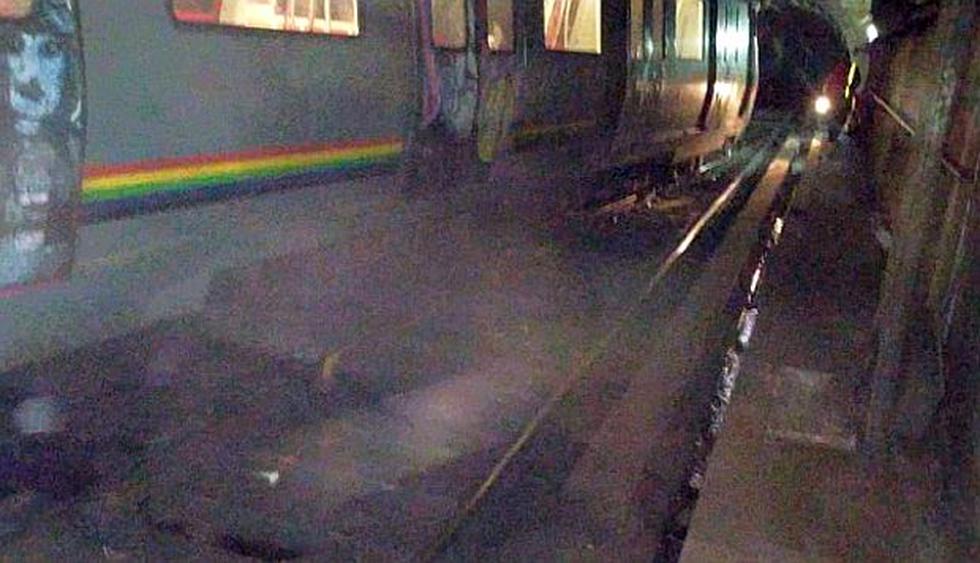 El tren del Metro de Caracas se descarrilló cuando se desplazaba por la ciudad este sábado. Ocho personas resultaron con heridas leves. (Foto: Twitter)<br>