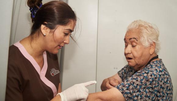 Los adultos mayores del Hogar Canevaro participaron en un despistaje de cáncer de piel. (Beneficencia de Lima)