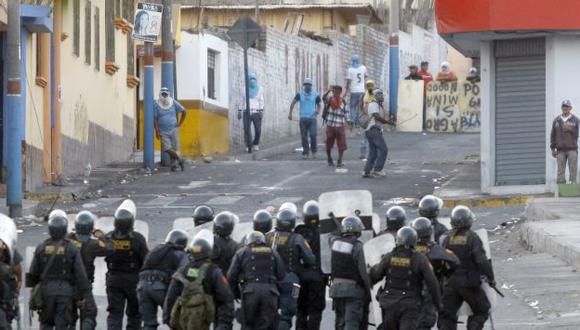 Policía desbloquea vías de Arequipa tomadas por opositores al proyecto Tía María. (Perú21)