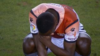 Luis Advíncula salió llorando de la cancha luego del amargo empate de Rayo ante Las Palmas