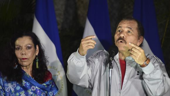 Daniel Ortega y su esposa, la vicepresidenta Rosa Murillo. (AFP)
