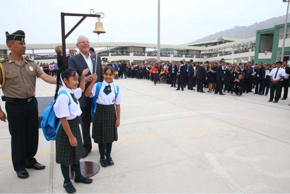 Presidente dio inicio al año escolar en colegio Juan Guerrero Quimper. (Presidencia)