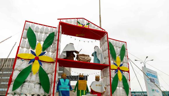 "La instalación del retablo navideño apunta a convertirse en un ícono de reciclaje en estas fiestas navideñas".