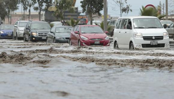 Inundación. Aniego en Panamericana Sur dejó varios afectados. (César Fajardo)