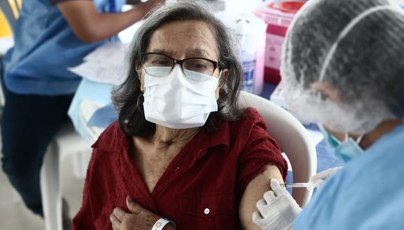 Los adultos mayores han sido considerados entre los primeros peruanos en recibir la vacuna contra el COVID-19 por su nivel de vulnerabilidad. (Foto: GEC)