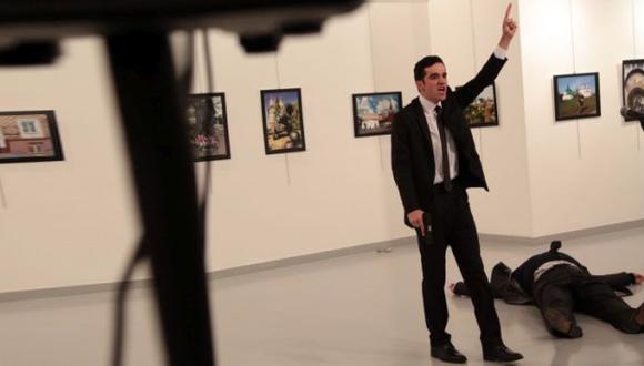 Testimonio del fotógrafo que capturó en imágenes el asesinato del embajador ruso en Turquía. (AP)