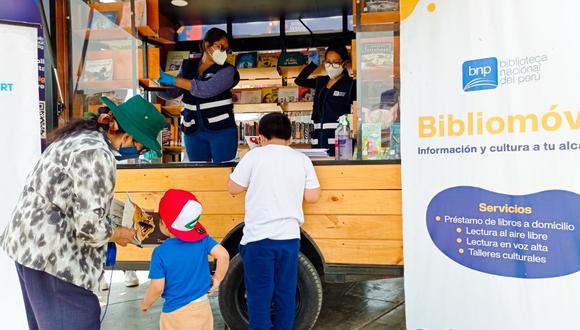 El Bibliomóvil promueve la equidad en la prestación de servicios en zonas vulnerables en diversos distritos de Lima.