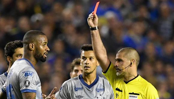 Dedé vio la tarjeta roja a los 75 minutos del partido por Copa Libertadores (Foto: AFP).