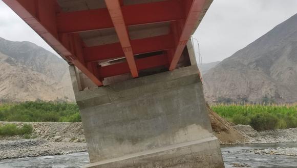 Importante vía de conexión sobre el río Cañete recién ha sido culminada hace dos años. (Foto: CGR)