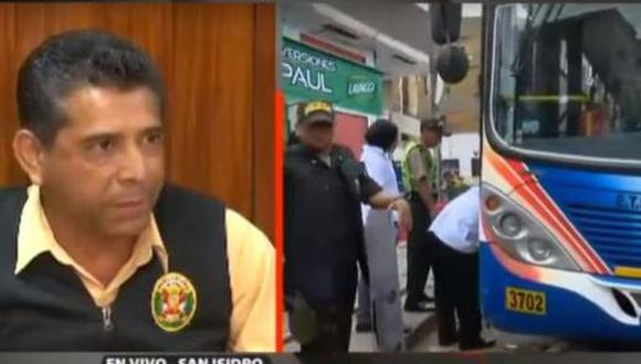 El agente indicó que se dirigía a su centro de labores, situado en el Ministerio del Interior, cuando dos delincuentes trataron de robar el bus en el que viajaba. (ATV+)