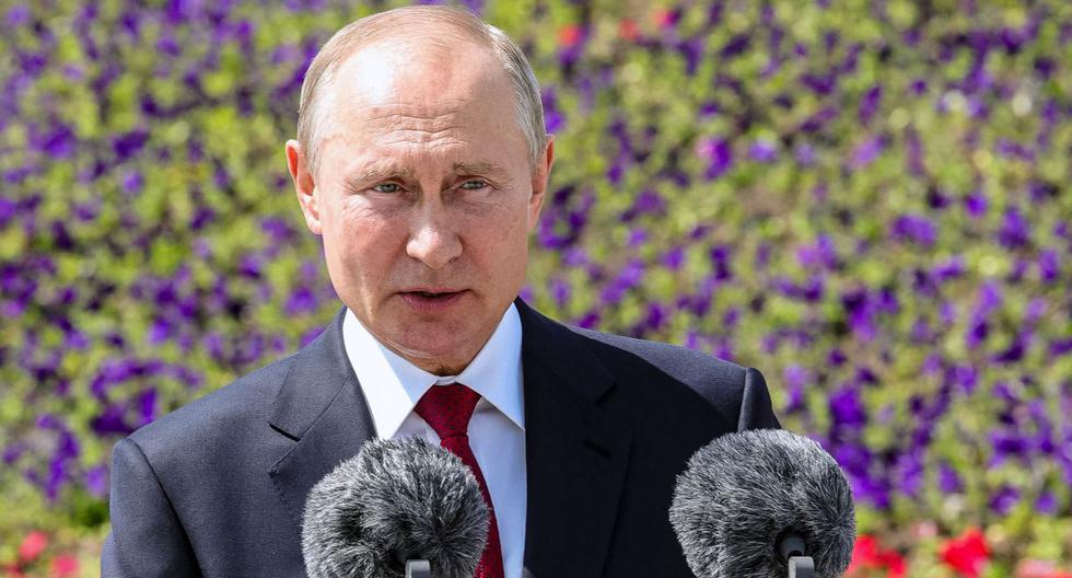 El presidente de Rusia, Vladimir Putin, acudió a la actividad sin mascarilla y guante. (AFP / SPUTNIK / Mikhail KLIMENTYEV).