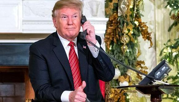 Donald Trump y su esposa se unieron a la tradición navideña del Norad de contestar llamadas de menores. (Foto: EFE)