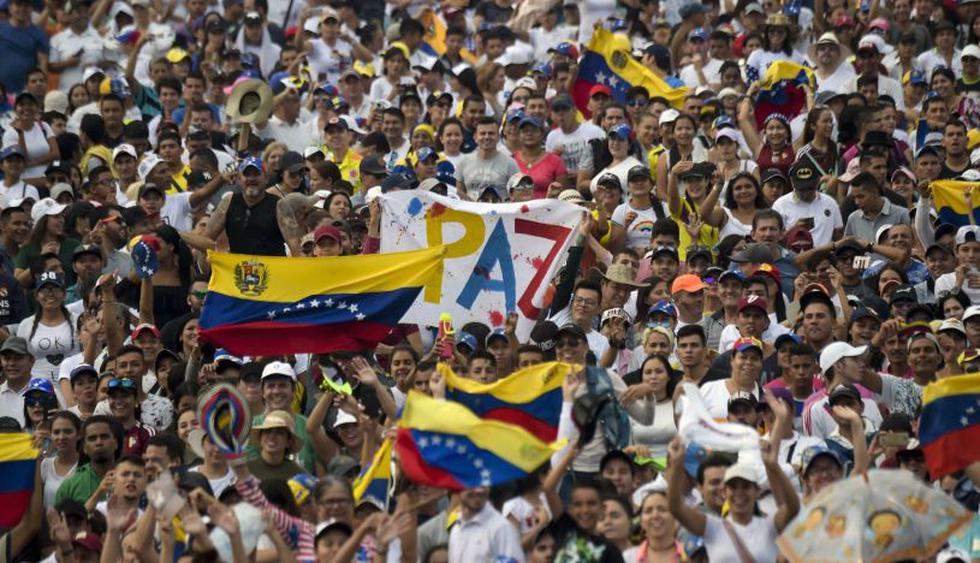 Miles de personas llegan a concierto en la frontera con Venezuela. (Foto: AFP)