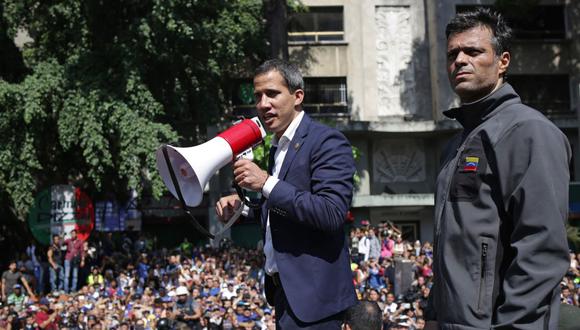 Guaidó adelantó que en los próximos días designará los agregados militares "en las embajadas de vecinos países". (Foto: AFP)