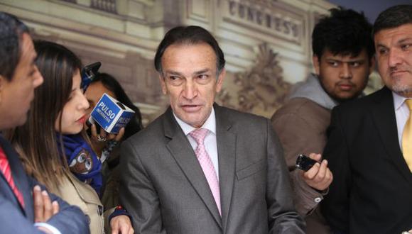 Héctor Becerril (FP) preside la Comisión Madre Mía que investiga a Humala. (Perú21)