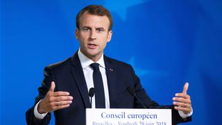 Emmanuel Macron anunció que Francia no albergará centros para inmigrantes