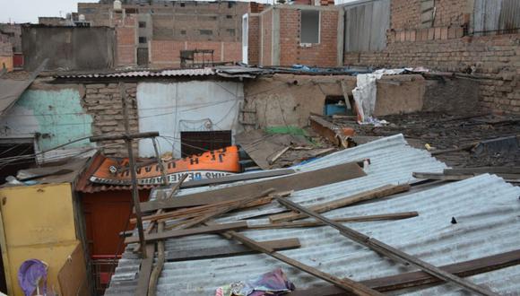 La iniciativa contempla la instalación de techos de calamina de 35 metros cuadrados en las casas donde antes había cartones y telas. (Difusión)